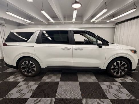 Certified 2024 Kia Carnival EX FWD image 6