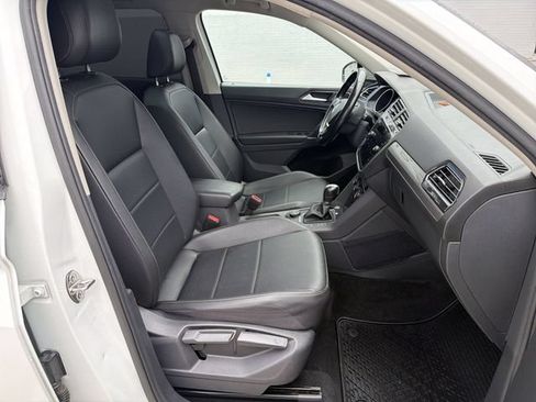 Used 2018 Volkswagen Tiguan SE w/ Panoramic Sunroof Package AWD/4WD image 27