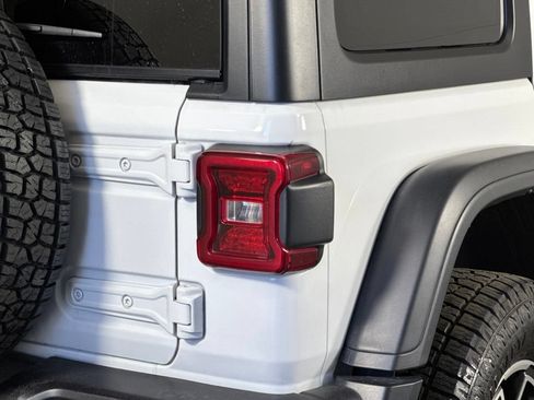 Certified 2025 Jeep Wrangler Unlimited Rubicon AWD/4WD image 10