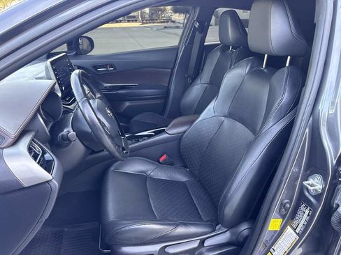 Used 2019 Toyota C-HR Limited image 23