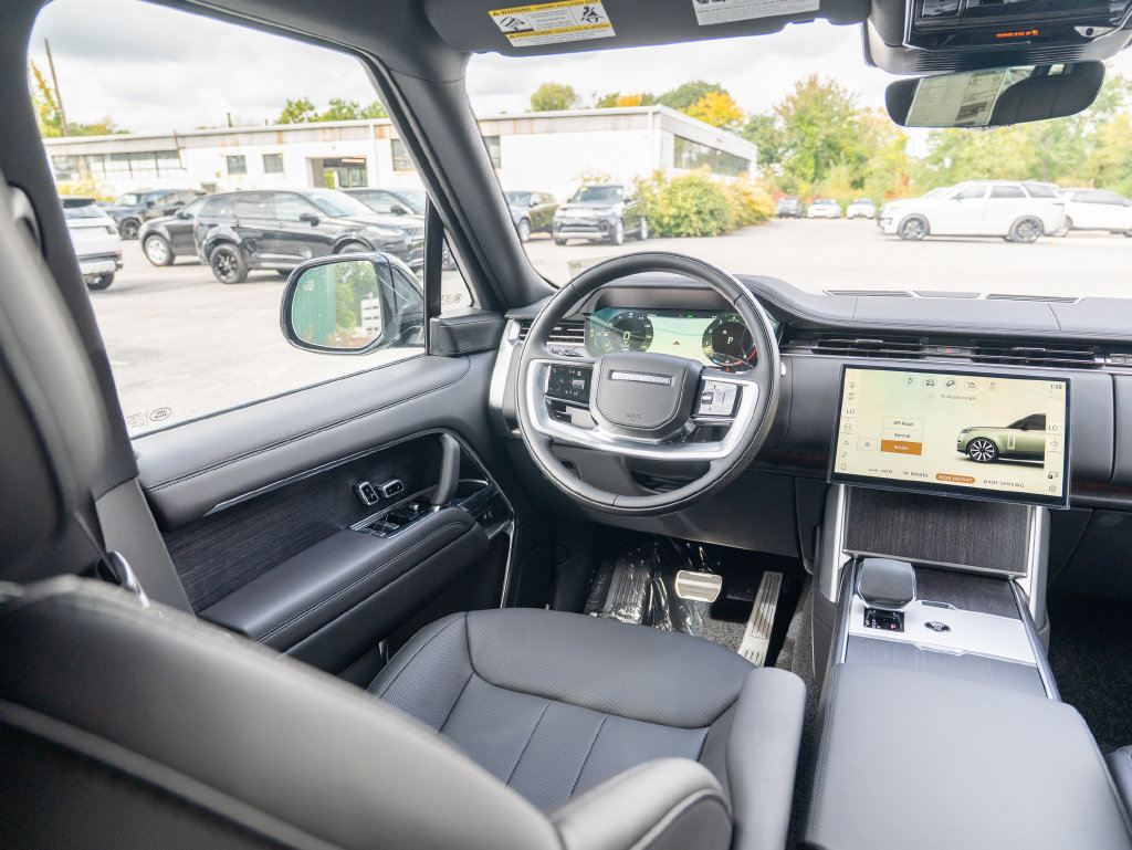 New 2026 Land Rover Range Rover Long Wheelbase SE AWD/4WD image 17