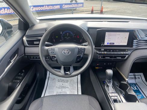 Used 2025 Toyota Camry LE image 18