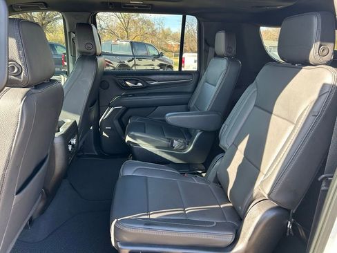 Used 2023 GMC Yukon XL Denali image 12