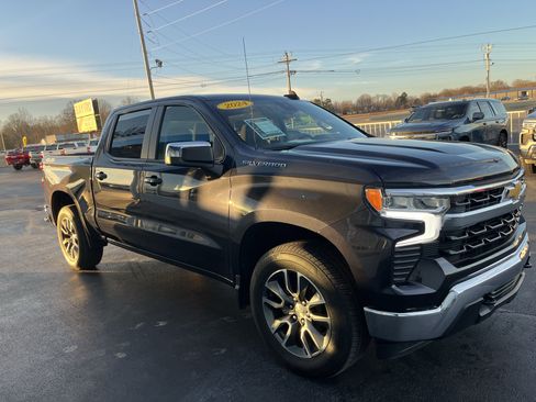 Used 2024 Chevrolet Silverado 1500 LT image 7