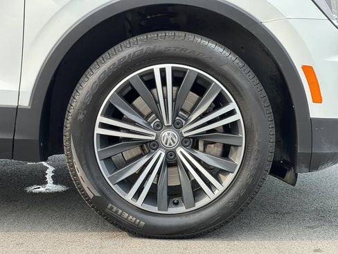 Used 2018 Volkswagen Tiguan SEL AWD/4WD image 49