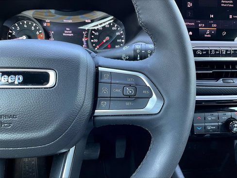Used 2026 Jeep Compass Limited AWD/4WD image 14