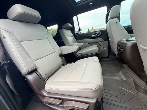 Used 2021 Chevrolet Suburban Z71 AWD/4WD image 23
