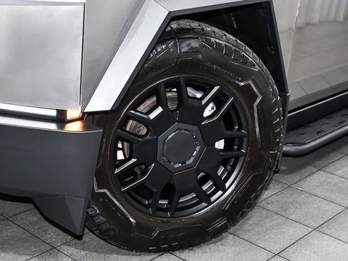 Used 2024 Tesla Cybertruck AWD Crew Cab image 71