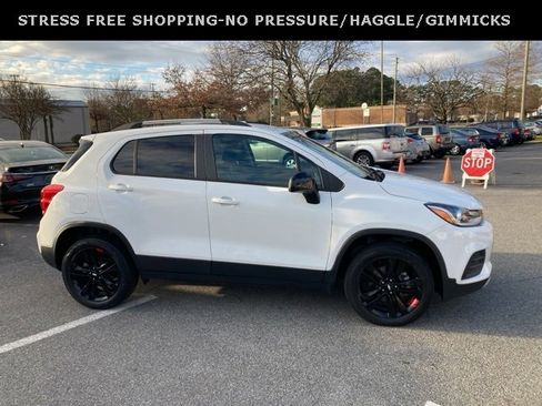 Used 2021 Chevrolet Trax LT w/ Redline Edition image 2