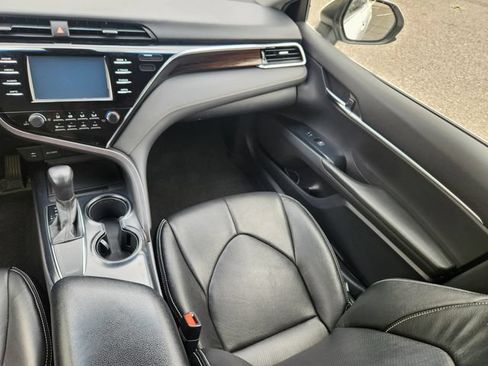 Used 2018 Toyota Camry LE FWD image 13