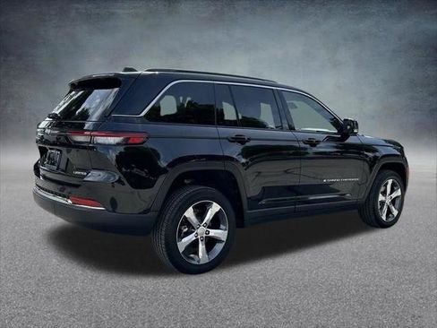 Certified 2025 Jeep Grand Cherokee Limited w/ Trailer Tow Package AWD/4WD image 5