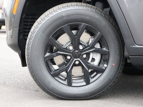 New 2025 Jeep Grand Cherokee L Altitude image 2