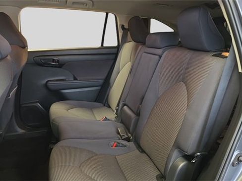 Used 2023 Toyota Highlander L image 15