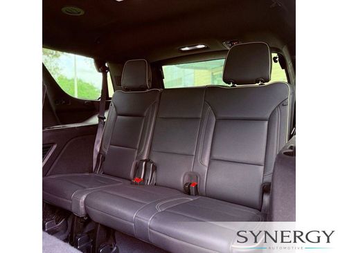 Used 2024 GMC Yukon SLT AWD/4WD image 24