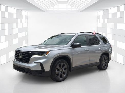 Used 2025 Honda Pilot Sport image 3