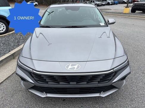 Used 2025 Hyundai Elantra SEL image 3