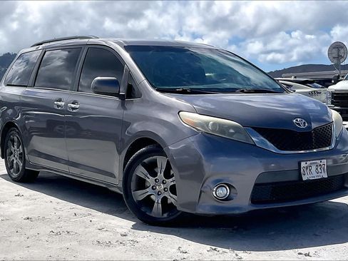 Used 2016 Toyota Sienna SE FWD image 21