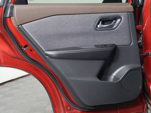 Used 2023 Nissan Rogue SV FWD image 13