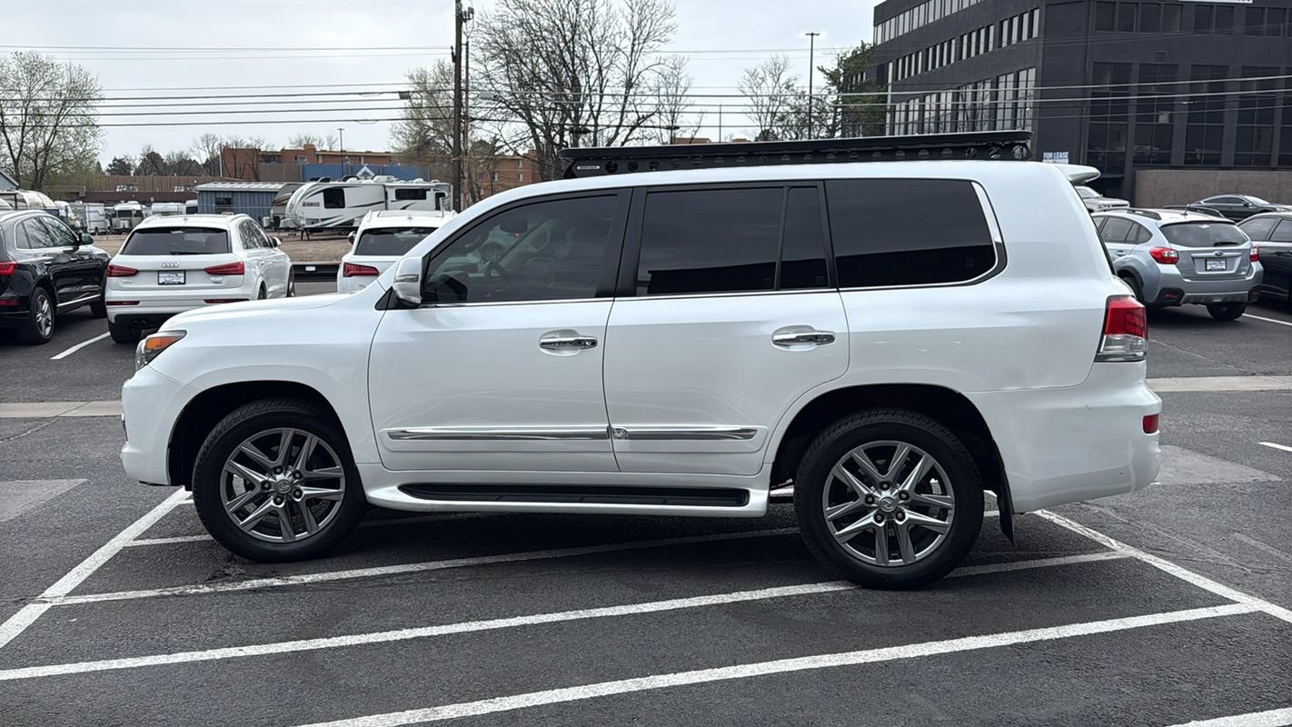 Used 2013 Lexus LX 570 4WD w/ Luxury Pkg image 6