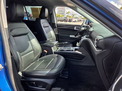 Used 2022 Ford Explorer XLT w/ Equipment Group 202A AWD/4WD image 17