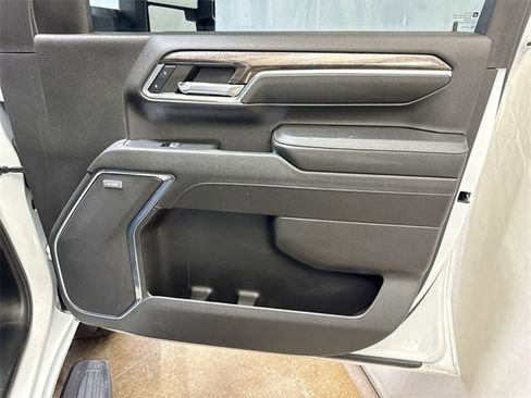 Used 2024 Chevrolet Silverado 2500 LTZ w/ LTZ Plus Package image 28