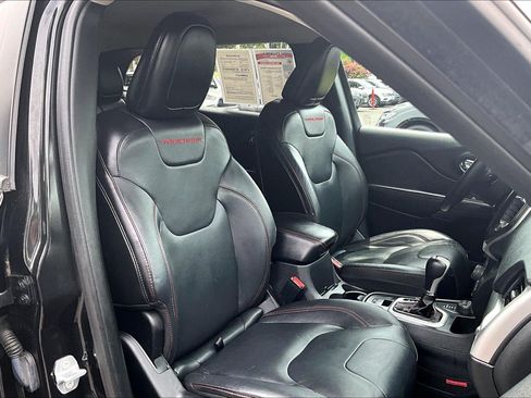 Used 2015 Jeep Cherokee Trailhawk w/ Leather Interior Group AWD/4WD image 7