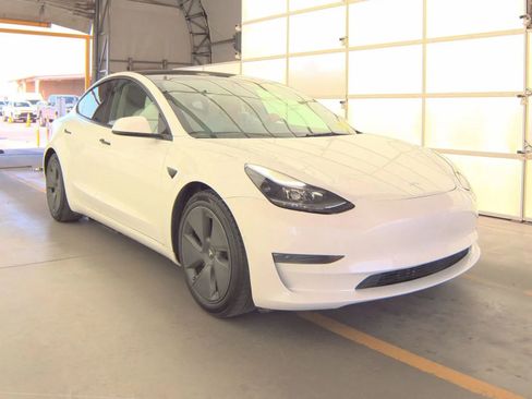 Used 2021 Tesla Model 3 Standard Range Plus image 2