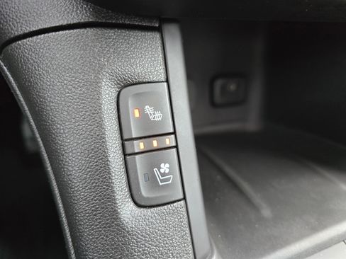 Used 2018 GMC Acadia Denali image 17