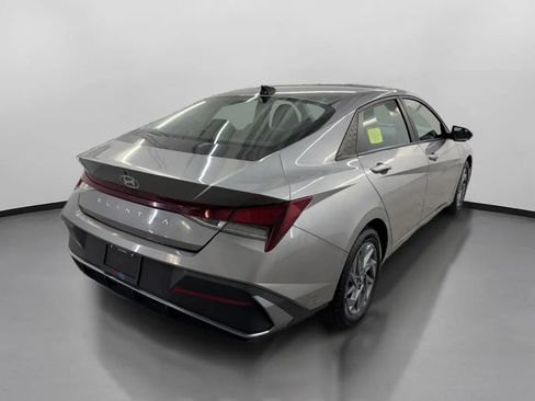 Used 2024 Hyundai Elantra SEL FWD image 10