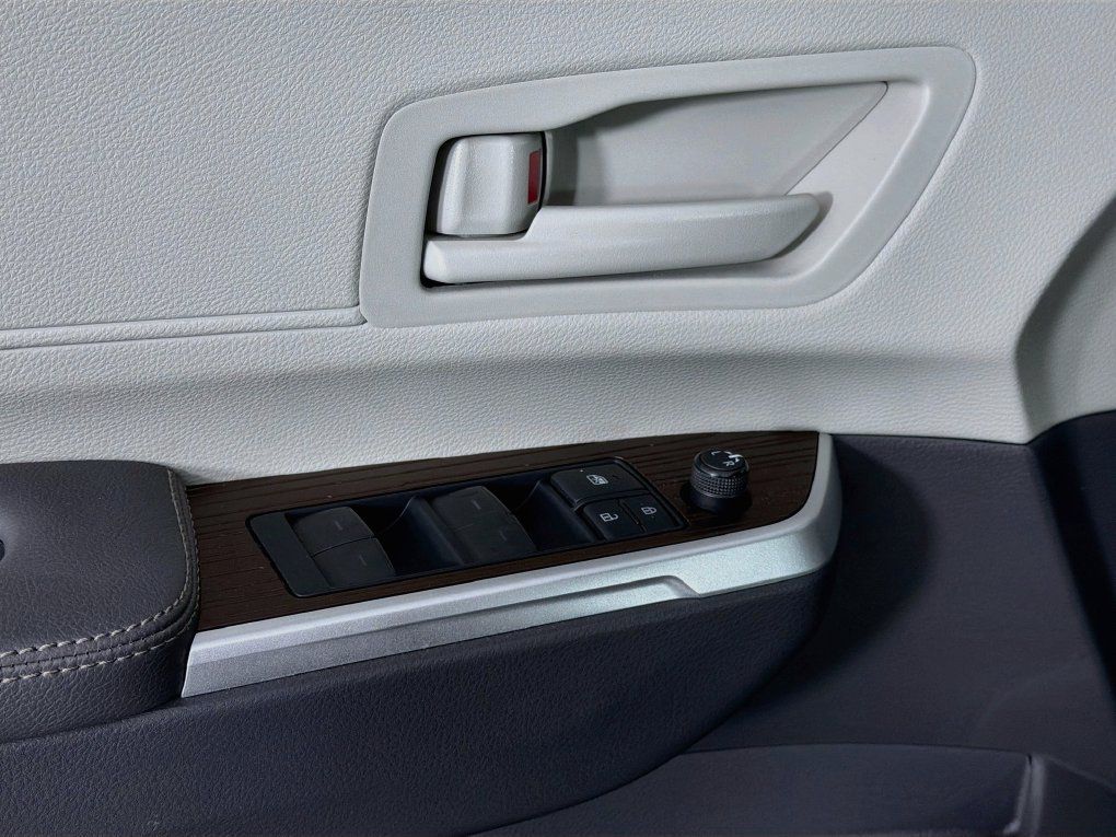 Used 2022 Toyota Sienna LE FWD image 23