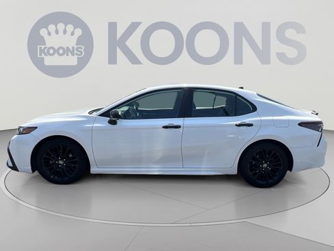 Used 2022 Toyota Camry SE FWD image 2