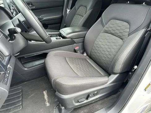 Used 2025 Nissan Pathfinder SV AWD/4WD image 33