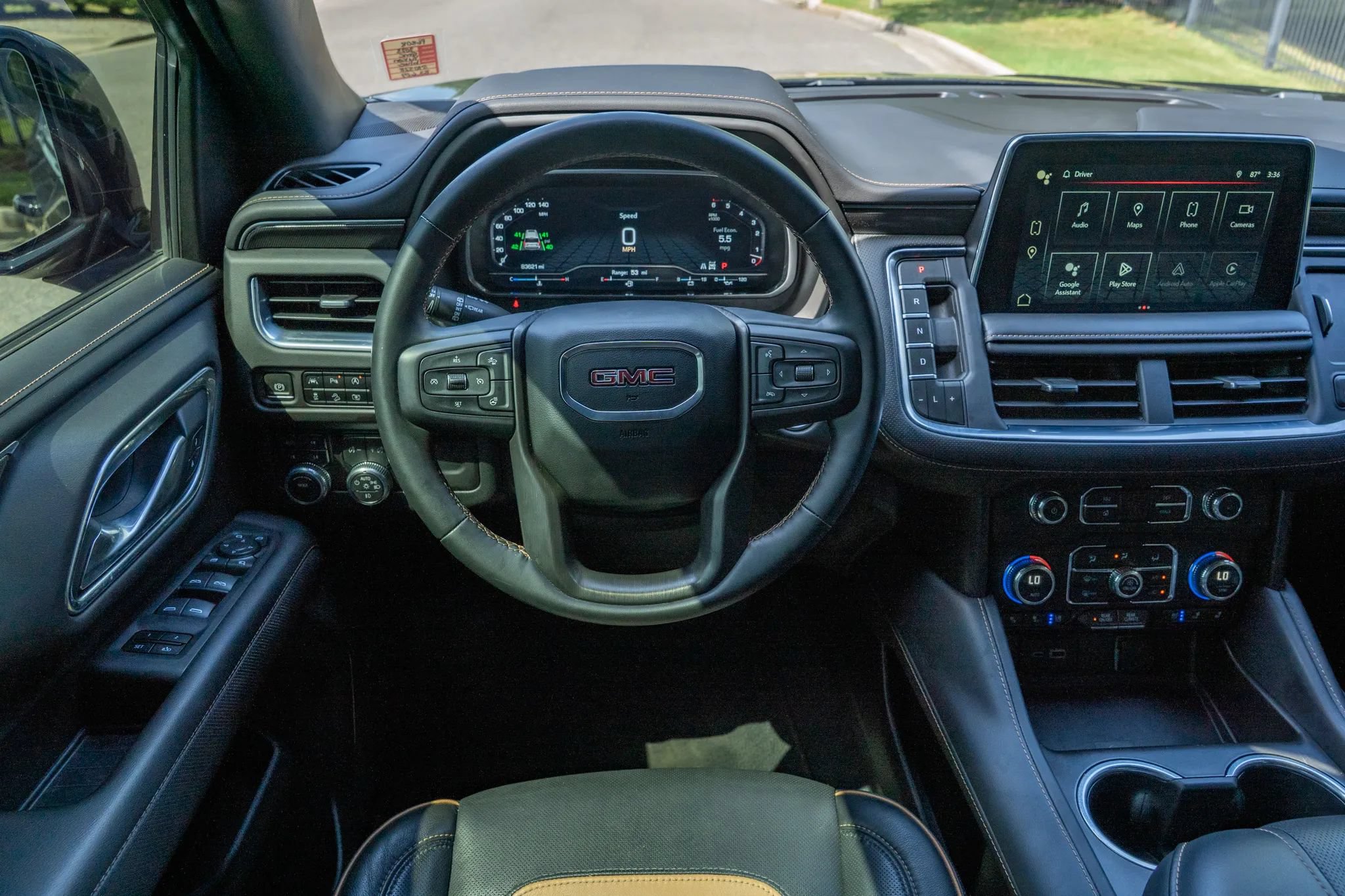 Used 2023 GMC Yukon XL AT4 w/ AT4 Premium Package AWD/4WD image 19