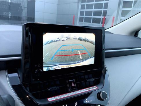 Used 2025 Toyota Corolla LE w/ Convenience Package image 28