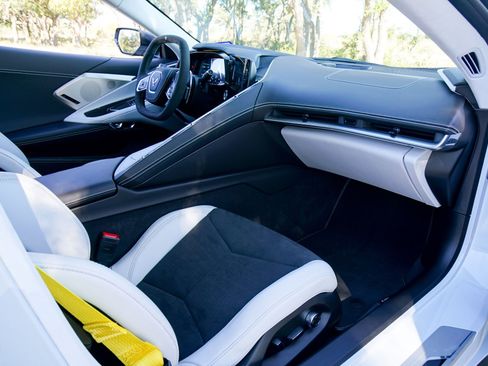 Used 2023 Chevrolet Corvette Stingray Premium Cpe w/ Z51 Performance Package image 35