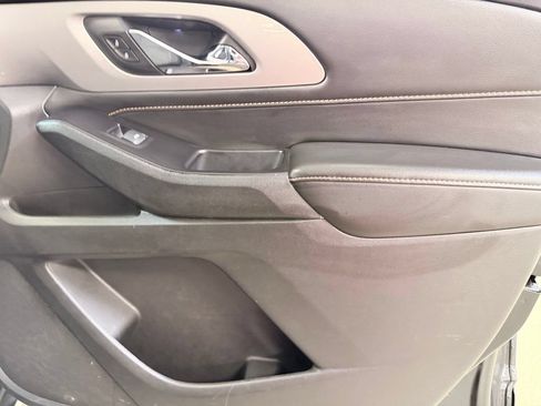 Used 2020 Chevrolet Traverse LT FWD image 39