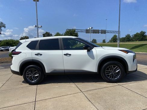 Used 2024 Nissan Rogue S FWD image 15