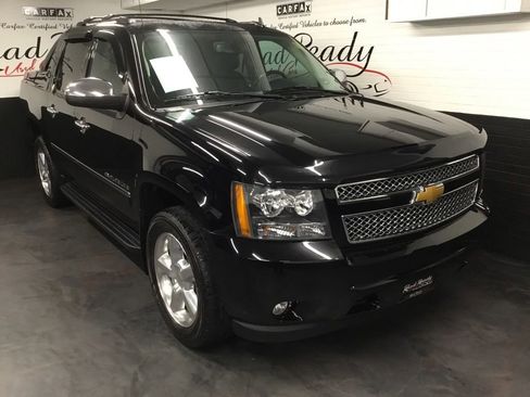 Used 2012 Chevrolet Avalanche LTZ image 2