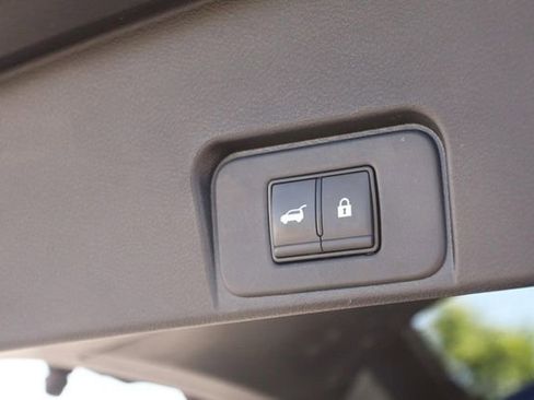 Used 2024 Nissan Rogue SV FWD image 8