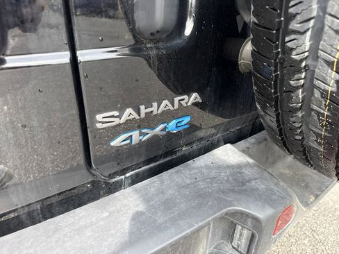 Used 2025 Jeep Wrangler Unlimited Sahara w/ Safety Group image 10