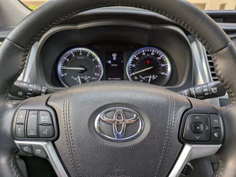 Used 2015 Toyota Highlander XLE image 23