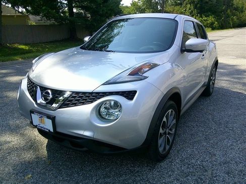 Used 2017 Nissan Juke SV w/ Technology Package FWD image 1