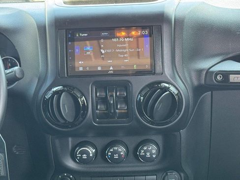 Used 2013 Jeep Wrangler Unlimited Sahara AWD/4WD image 13