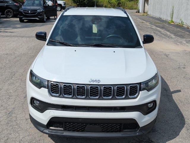 Used 2024 Jeep Compass Latitude AWD/4WD image 22
