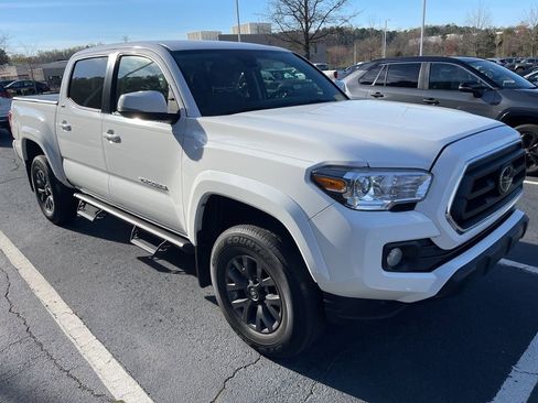 Used 2023 Toyota Tacoma SR5 w/ Technology Package image 4