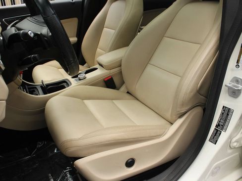 Used 2014 Mercedes-Benz CLA 250 4MATIC image 17