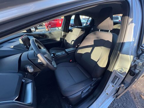 Used 2025 Toyota Prius LE image 32