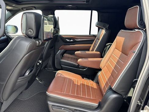 Used 2023 GMC Yukon XL Denali Ultimate AWD/4WD image 18