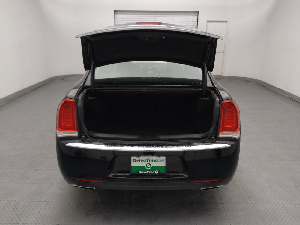 Used 2017 Chrysler 300 C RWD image 29