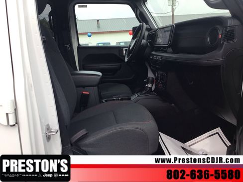 Used 2025 Jeep Wrangler Unlimited Rubicon AWD/4WD image 30
